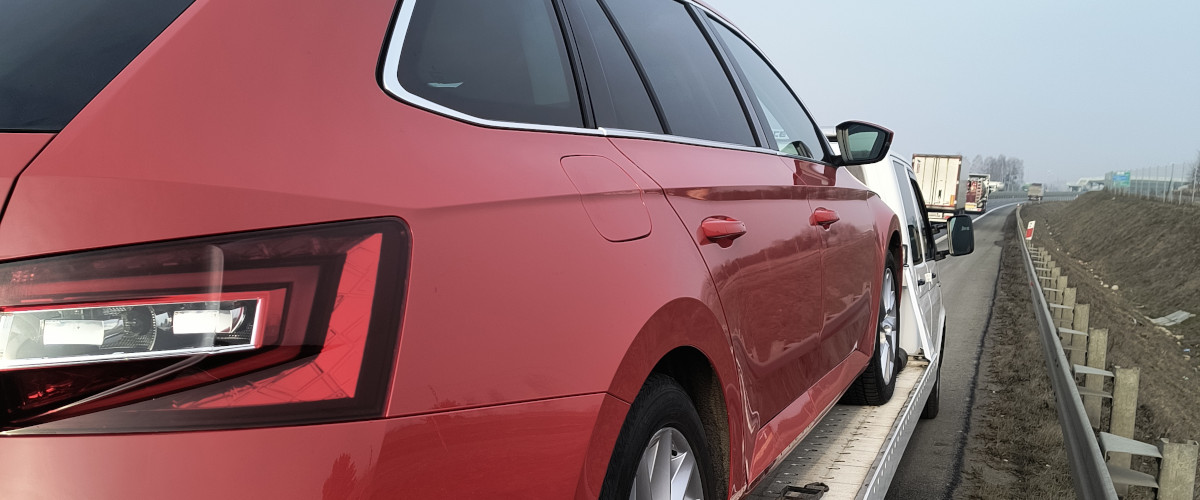 Holowanie auta krok po kroku – co robić, gdy auto odmówi posłuszeństwa?