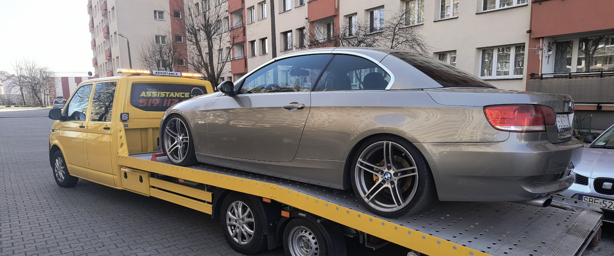 Jak wygląda transport auta lawetą? Praktyczny przewodnik dla kierowców